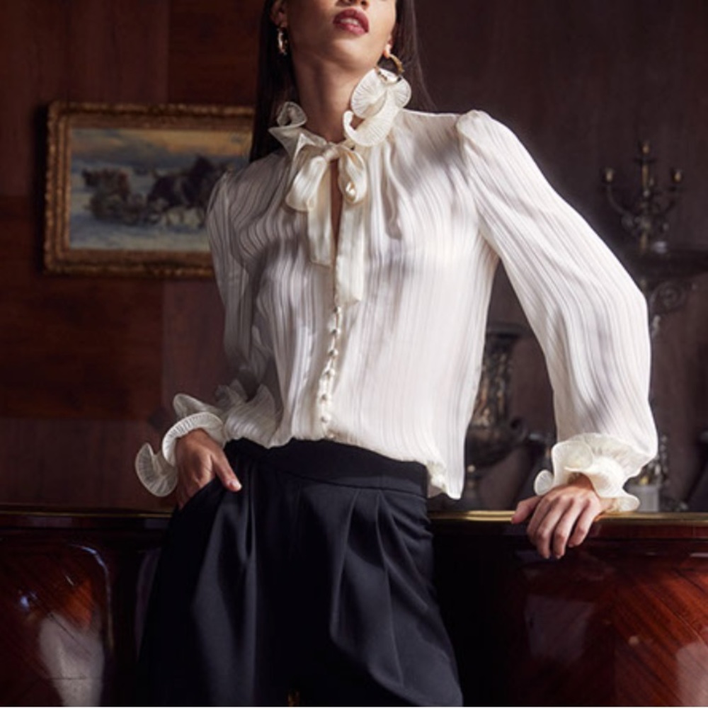 Gorgeous cream tie front blouse with decorative collar and cuffs sz S
